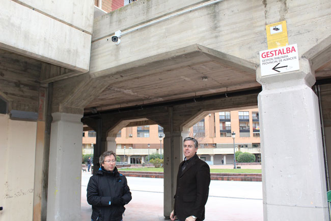  El Ayuntamiento de Albacete instala tres cámaras de seguridad para garantizar la buena utilización del ascensor de la plaza de La Mancha 