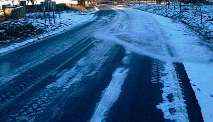 Tres rutas escolares afectadas por el hielo en la carretera