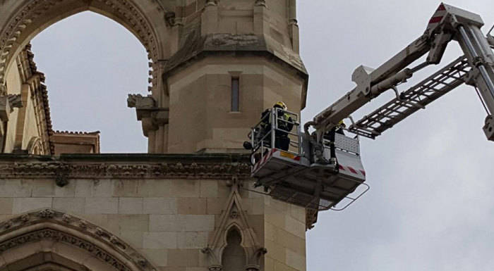 Se desprende un trozo de cornisa de la Catedral de Cuenca por el temporal