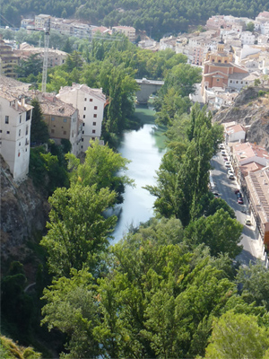 La Confederación Hidrográfica del Júcar realiza el acondicionamiento medioambiental del río Júcar a su paso por la ciudad 