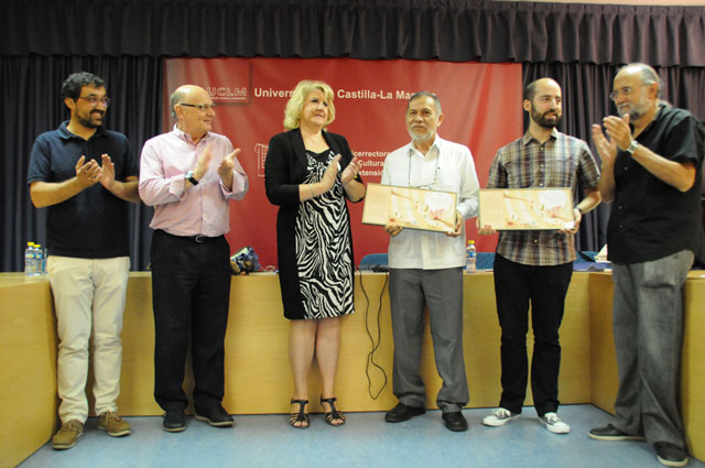 El escritor Ramón Iván Suárez recoge el XII Premio Infantil Luna de Aire que convoca la UCLM