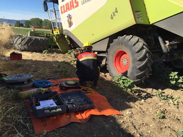 Fallece un agricultor en Fuentes tras ser aplastado por una cosechadora que estaba arreglando