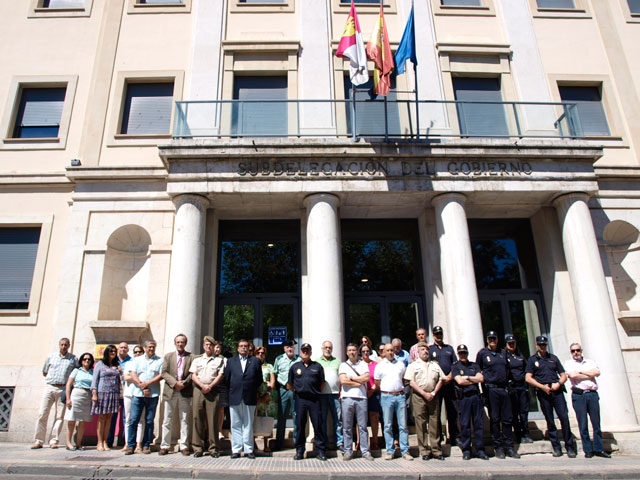 Minuto de silencio en la Subdelegación del Gobierno en Cuenca