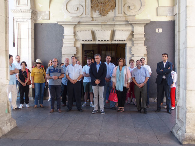 Minuto de silencio en el Ayuntamiento por el ataque terrorista en Niza