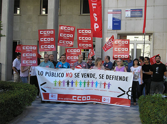 CCOO y UGT se concentran frente a la delegación de la Junta en Cuenca