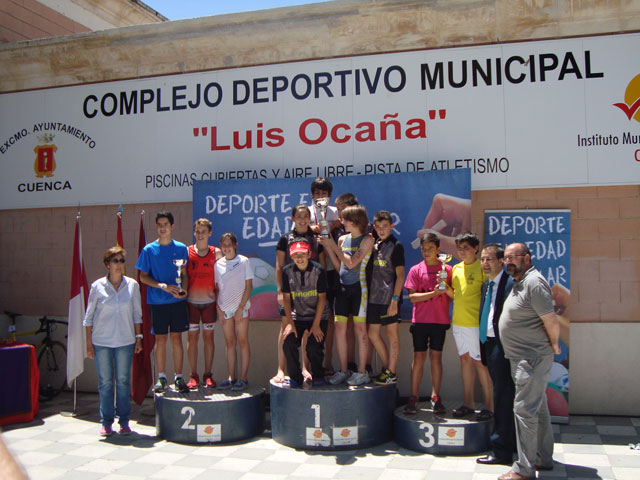 Lola Castellote y Álvaro López campeones cadetes en el Campeonato Regional de Triatlón