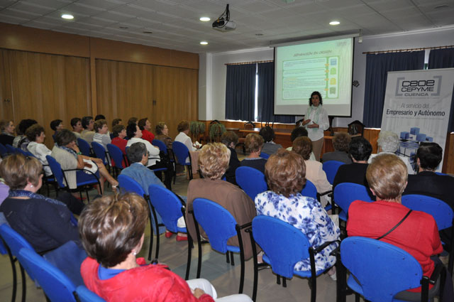 El departamento de medio ambiente de CEOE CEPYME Cuenca ofrece una charla sobre segregación de residuos a LUZÁN