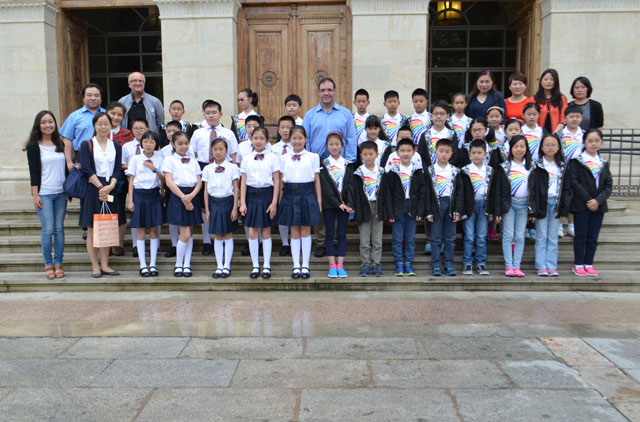 El Palacio de la Diputación de la bienvenida a Cuenca a estudiantes de Shanghai 