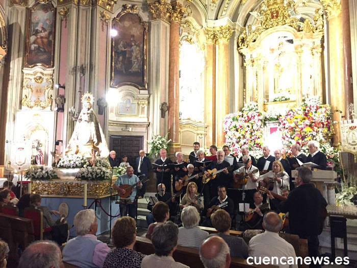 Noche de Tunas y Rondallas en la iglesia de la Virgen de la Luz