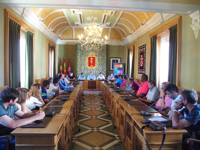 El Ayuntamiento se reúne con las Escuelas Municipales y Clubs Deportivos para explicarles la situación actual tras el pleno de ayer