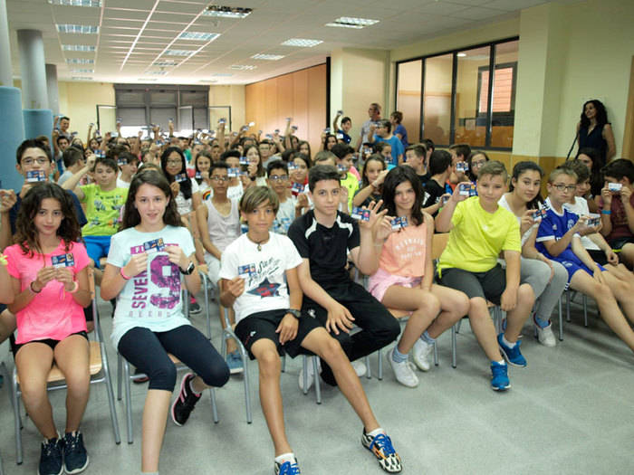 La subdelegada del Gobierno preside el acto de entrega de carnets del Programa Ciberexpert@ a escolares de dos colegios de la capital