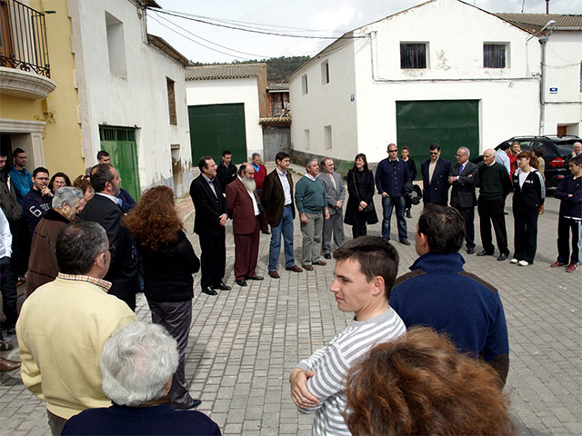 La colaboración institucional posibilita importantes mejoras urbanas en Valdecolmenas y Villarejo de la Peñuela