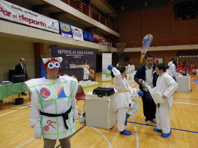 El Polideportivo San Fernando  acogió el segundo encuentro provincial de kárate en Edad Escolar