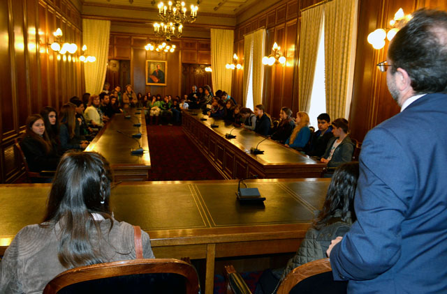 Alumnos del colegio de Santa María de la Expectación visitan la Diputación