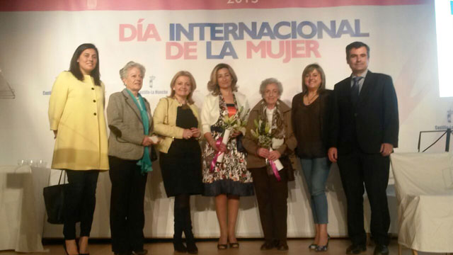 Pardo felicita a las conquenses Inmaculada Sanabria y Pilar Tolosa, distinguidas hoy por el Gobierno regional en el acto del Día de la Mujer