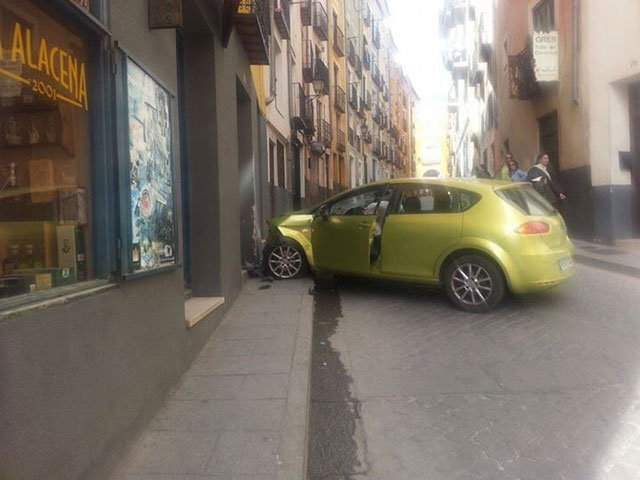 Un herido leve en un accidente de tráfico en la calle de Alfonso VIII