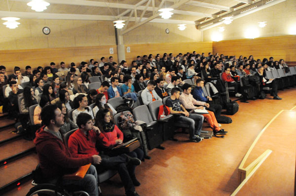 Más de 200 universitarios conocen las tendencias y el comportamiento de los consumidores españoles