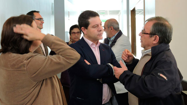 García-Page muestra su apoyo a todos los trabajadores de la televisión pública de Castilla-La Mancha que hoy volvieron a manifestarse contra la manipulación