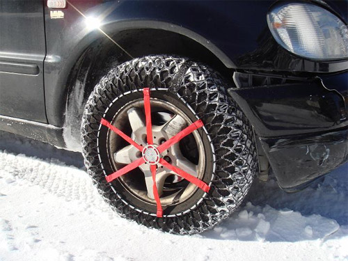 Cadenas en Tragacete y complicaciones en la Sierra por la nieve