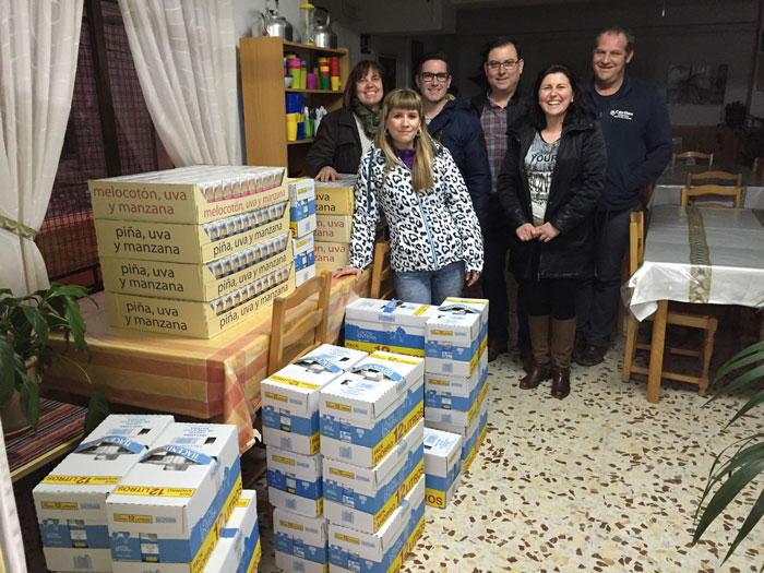 La Santa Cena entrega a Cáritas Parroquial del Cristo del Amparo los alimentos de su campaña solidaria “Apóstol 12”