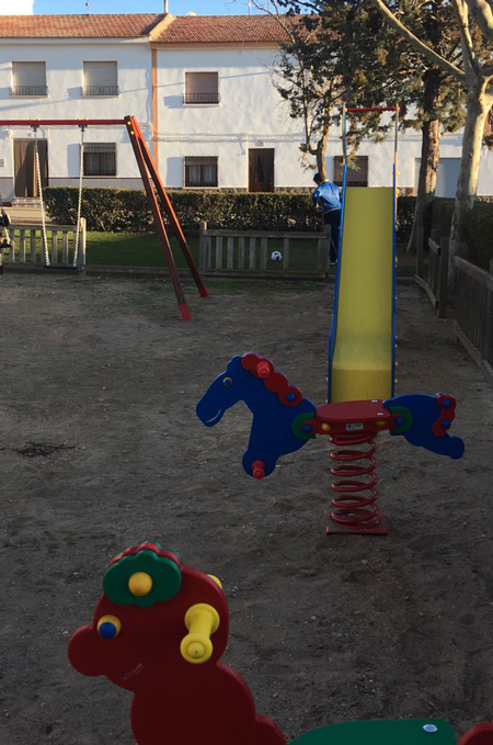 Los parques de Mota del Cuervo contarán con nuevos juegos infantiles