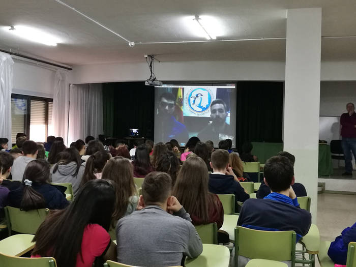 Alumnos del Hervás y Panduro enlazan por videoconferencia con la Antártida