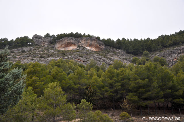 Los bomberos del Ayuntamiento de Cuenca rescatan a una joven accidentada en el paraje de San Julián el Tranquilo