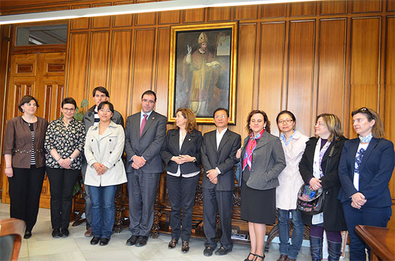 Prieto recibe a profesores del Sanghai I&C Foreign School