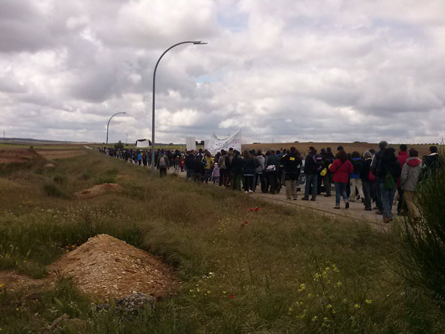 700 personas marchan contra la instalación del ATC en la provincia