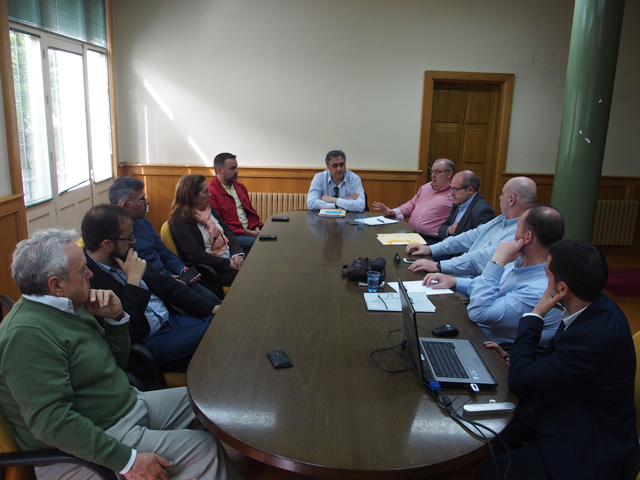 El Ayuntamiento expone ante el Colegio Oficial de Aparejadores, Arquitectos Técnicos e Ingenieros de Edificación el proyecto de Carretería