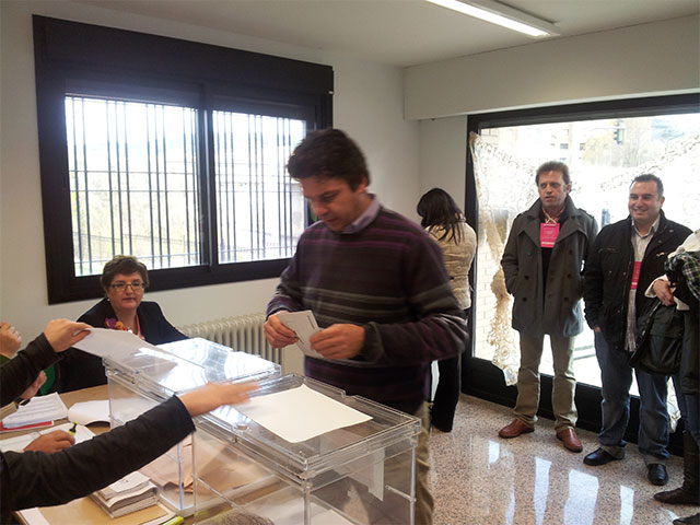 Antonio Ortiz López candidato al Congreso por UPyD en Cuenca ejerció su derecho al voto esta mañana a las 10:30h en el Colegio electoral situado en Las Cañadillas, en el Centro de Organizaciones