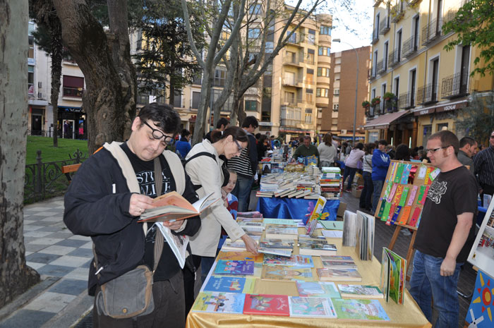 La Asociación de Papeleros y Libreros de Cuenca celebra el día de las librerías