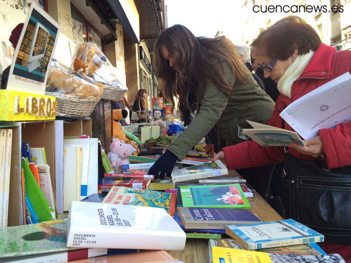 Estudiantes de Educación Social de Cuenca organizan un mercadillo solidario