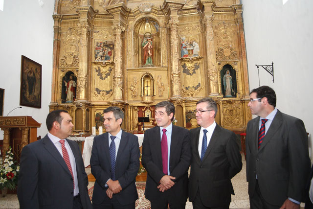 Marín reitera en Cervera del Llano el “compromiso de la Junta en preservar y restaurar nuestro rico patrimonio eclesiástico”