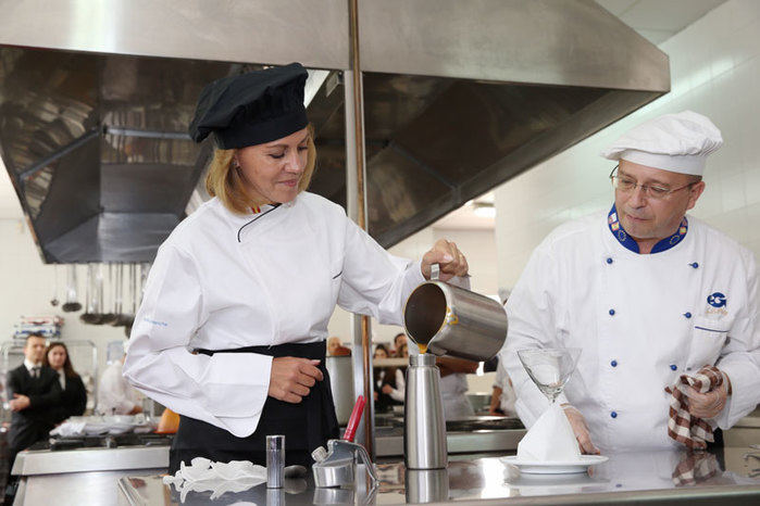 Cospedal define la gastronomía como “parte esencial de la historia de un pueblo”, ensalzando el buen hacer de cocineros y restauradores de la región 