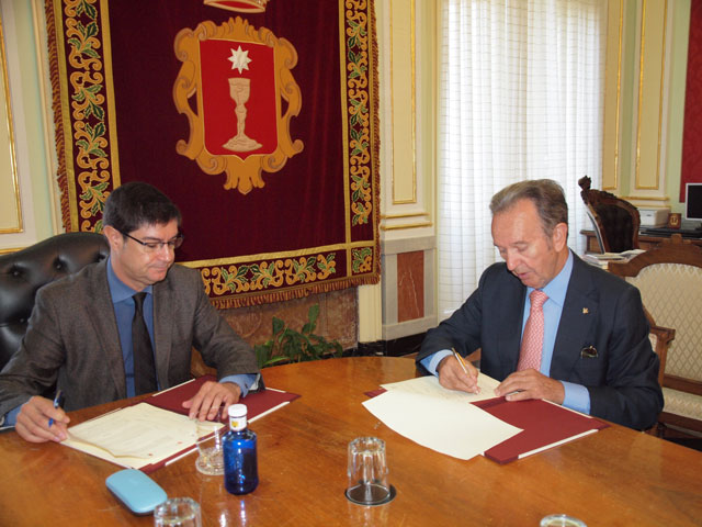 Ayuntamiento y la Fundación Caja Rural de Cuenca, de Globalcaja, renuevan el convenio de becas de comedor escolar