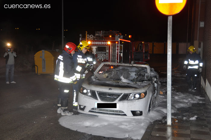 Arde un coche en el Residencial San José