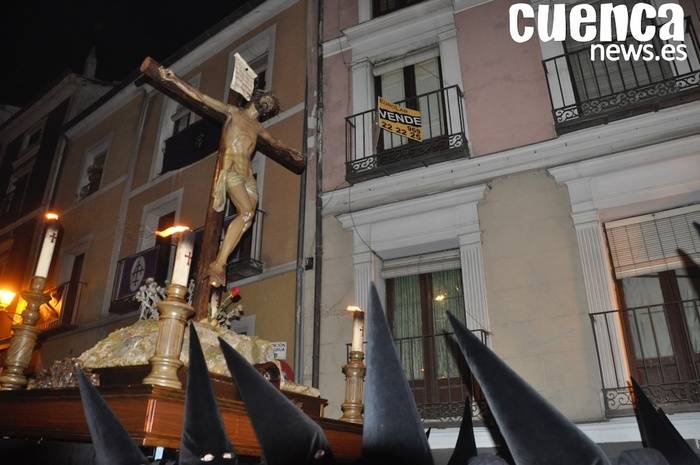 Recogimiento y sobriedad en la procesión de la Vera Cruz