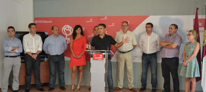 El secretario general del PSOE anuncia un frente común de rechazo de los socialistas a la elección directa de alcaldes