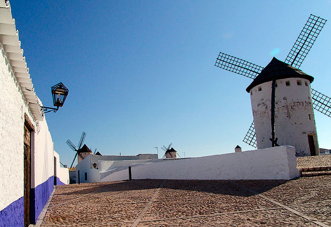  El Gobierno de Castilla-La Mancha convoca un concurso de microrrelatos en la red social Twitter bajo el hashtag #Cervantes16