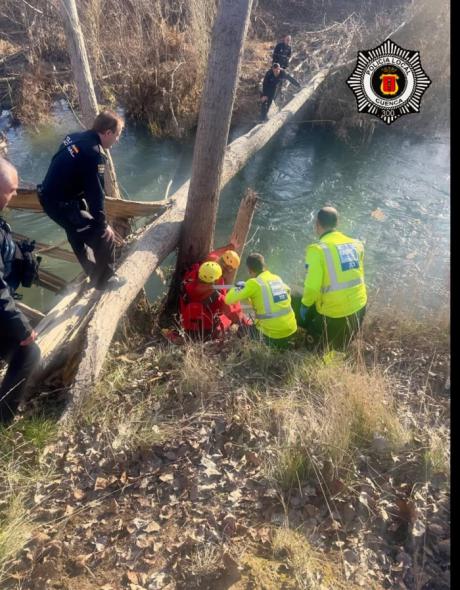 Rescatan a una joven de 19 años tras caer al río Júcar mientras se hacía una foto