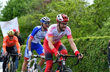 Jesús Herrada gana la Mont Ventoux tras un ataque final a Romain Bardet