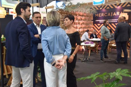 Martínez Chana destaca el potencial del sector agroalimentario durante la visita a los expositores conquenses en Fruit Attraction