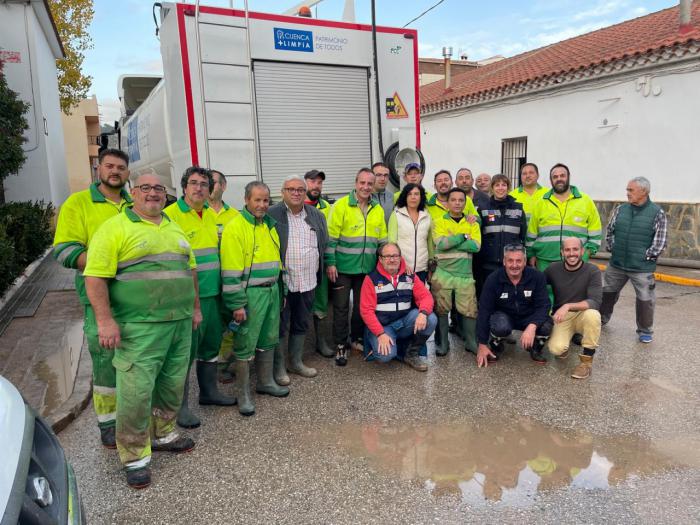 Voluntarios del Servicio de Limpieza de Cuenca continúan con la limpieza de calles en Mira