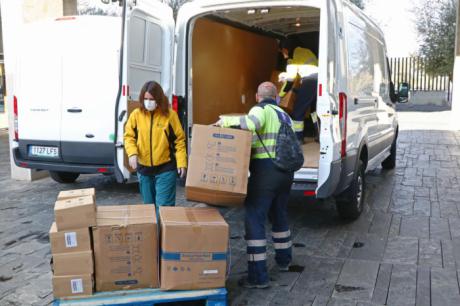 Sanidad ha realizado esta semana un nuevo envío a los centros sanitarios con cerca de 672.000 artículos de protección