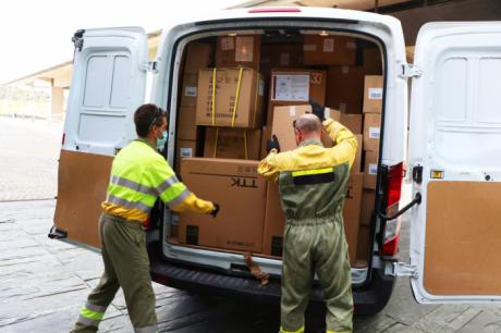 Sanidad ha distribuido esta semana otros 300.000 artículos de protección en los centros sanitarios