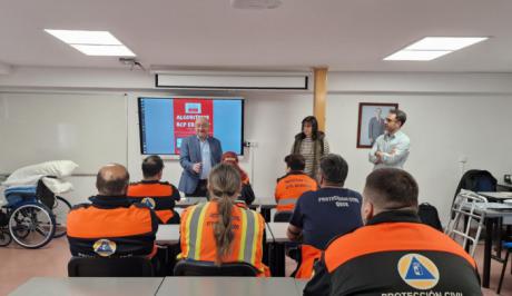 Voluntarios de Protección Civil y policías locales se forman ante peligros en las redes sociales y en intervención en atención sociosanitaria