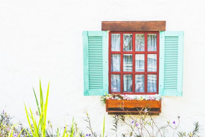 Transforma tu casa de campo en Cuenca con las ventanas rústicas de BRICOVALERA