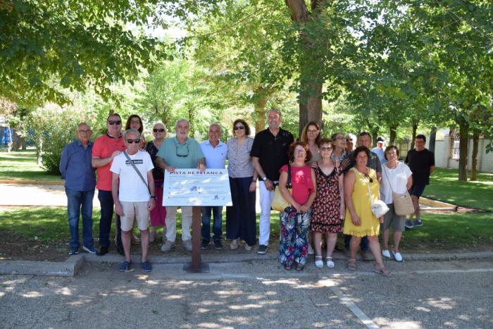 El parque de 'Las Rejas' cuenta desde hoy con una nueva pista de petanca