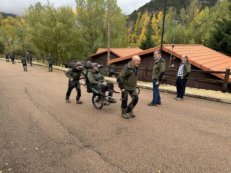 La Junta adquiere una silla adaptada Joelëtte para facilitar el senderismo inclusivo en la Serranía de Cuenca